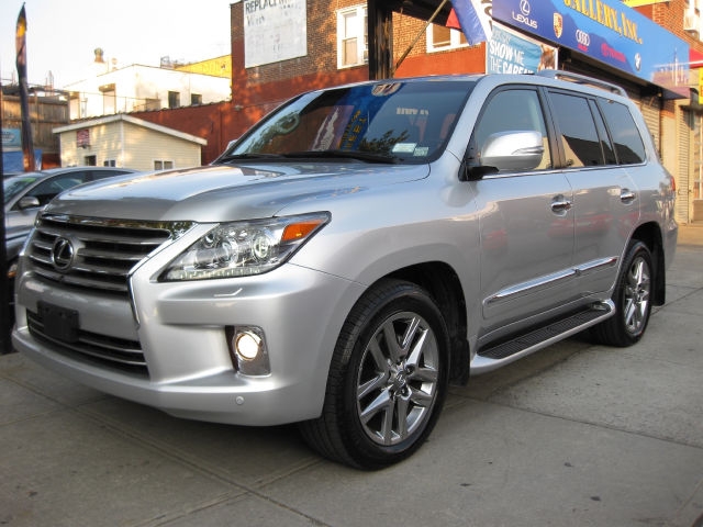 I want to Sell my USED 2013 Lexus LX 570 Base